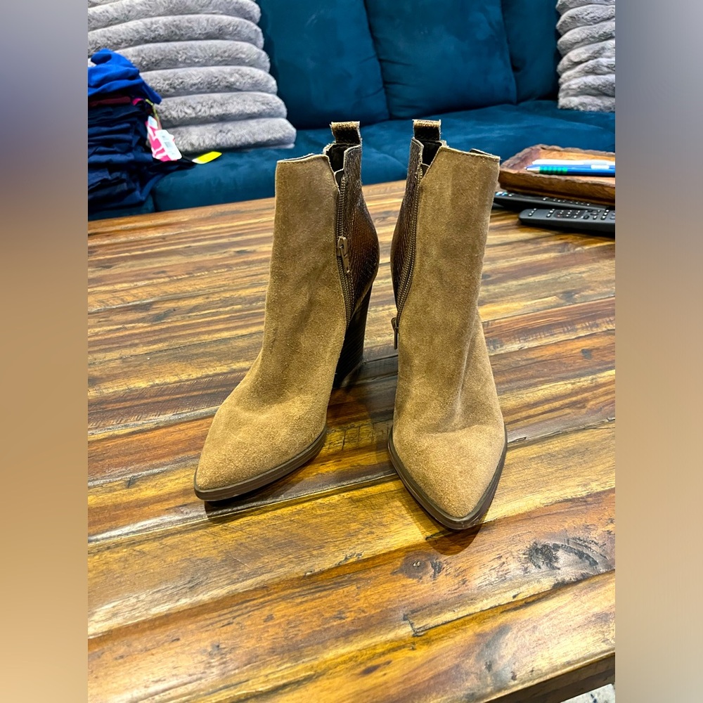 Suede Guess ankle boots